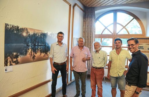 Eröffneten die Ausstellung (von links): Bürgermeister Jochen Paleit, Peter Martens, Jürgen Lodemann, Lionel Arbogast und Hardy Happle. Foto: Decoux