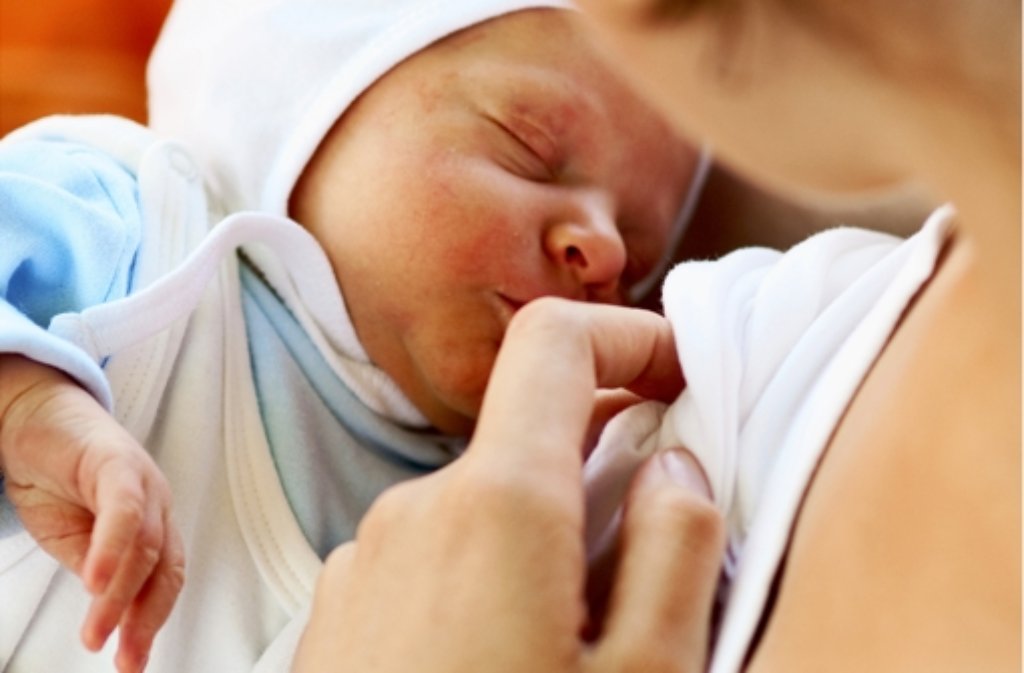 Je mehr Babys eine Frau gestillt hat, so haben Wissenschaftler herausgefunden, desto geringer wird auch die Schadstoffbelastung der Muttermilch. Foto: Fotolia