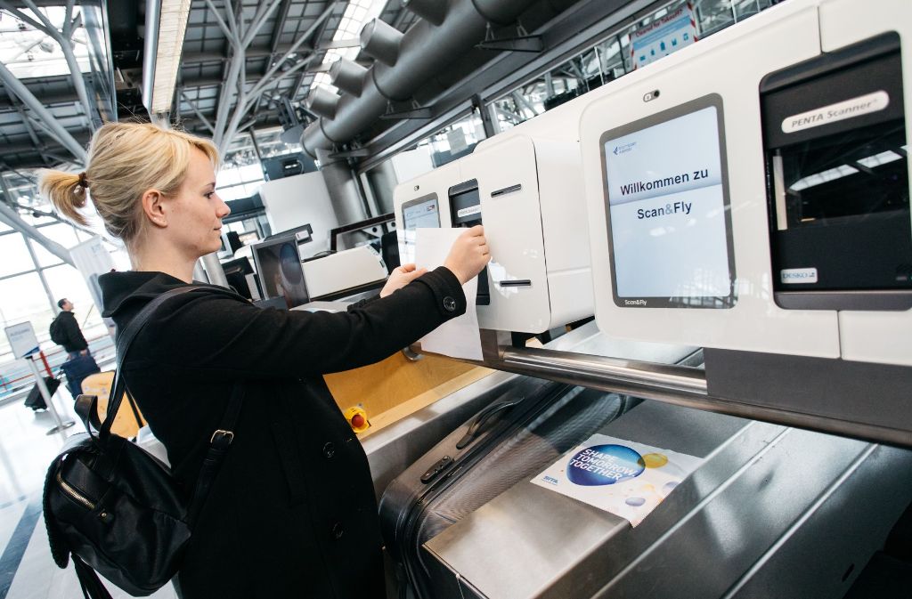 Am Stuttgarter Flughafen können Fluggäste von Eurowings ab diesem Dienstag ihr Gepäck selbst aufgeben. Foto: Lichtgut/Verena Ecker