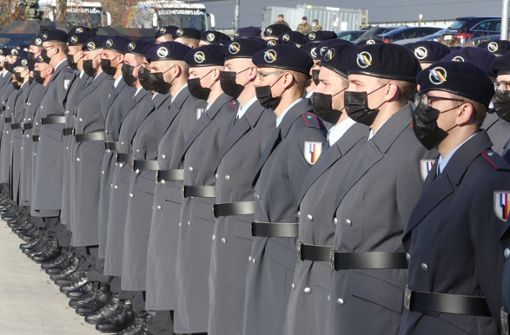 Mit einem feierlichen Gelöbnis hat das Artilleriebataillon 295 den 66. Geburtstag der Bundeswehr begangen. Foto: Grimm