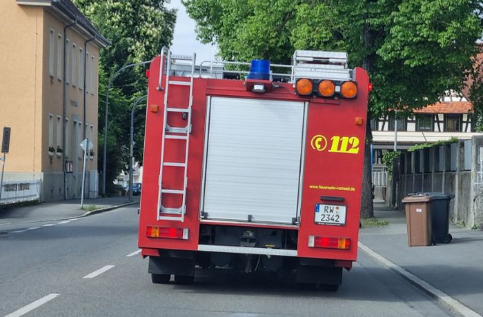 Brände und Gasalarm : Feuerwehr Rottweil fährt von einem Einsatz zum anderen