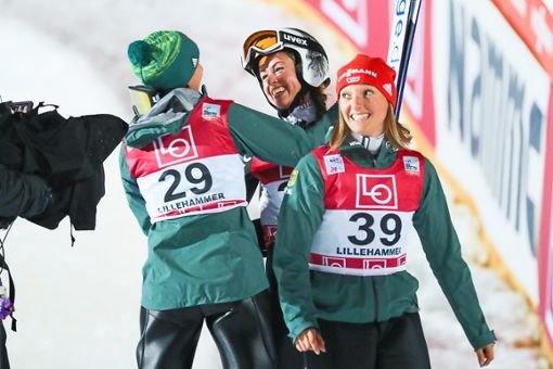 Greift mit ihren Teamkolleginnen  nach Team-Gold: Skispringerin Katharina Althaus. Foto: Olsen
