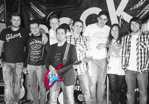 Jens, der Namensgeber der Veranstaltung, wird sicherlich mit seiner roten Gitarre mit auf der Bühne stehen, wenn seine Freunde von »Knock Out« dort abrocken. Foto: Promo