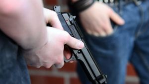 Polizeieinsatz: Jugendliche spielen mit Waffen