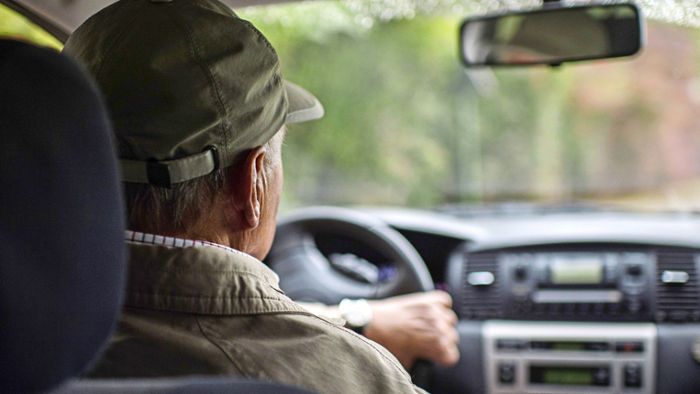 Fahrprüfung für 70-Jährige – reduziert das die Unfälle?