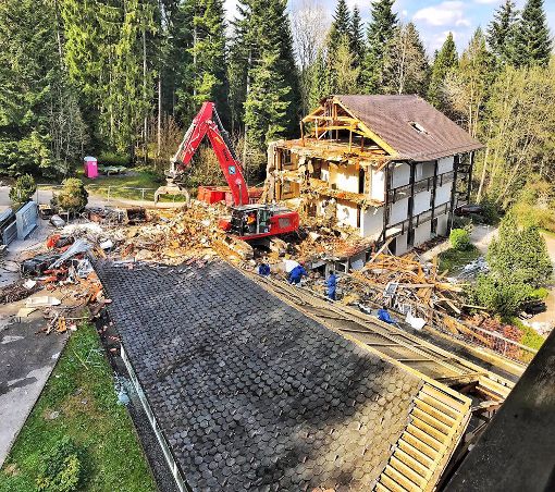 Der Anbau an das Hotel Zollernblick wurde abgerissen. An seiner Stelle entsteht ein Neubau. Fotos: Schillinger Foto: Schwarzwälder-Bote