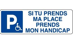 Autofahrer-Appell auf Französisch. Auf Deutsch bedeutet der Satz: „Wenn du meinen Parkplatz wegnimmst, dann übernimm auch meine Behinderung“. Foto: StN