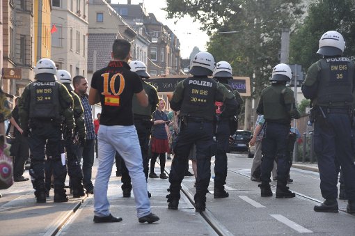 Bei einer Veranstaltung der Bürgerbewegung Pro Deutschland ist es am Freitag in Stuttgart zu Auseinandersetzungen von Demonstranten mit der Polizei gekommen. Foto: Andreas Rosar Fotoagentur-Stuttgart