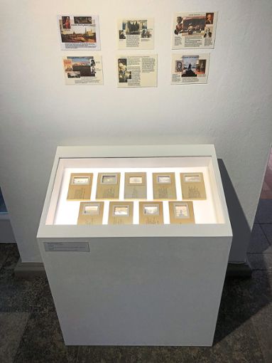 Die hinterleuchteten Kunstwerke Künerts mit Erklärungskarten, Foto: Fotos: Killinger