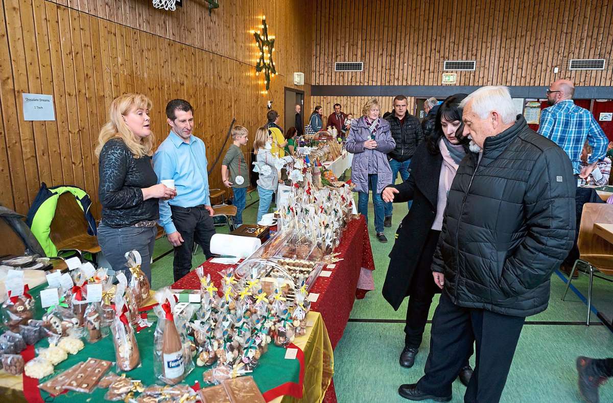 Bald können die Besucher am ersten Adventssonntag wieder über den Weihnachtsbasar durch die Kompromissbachhalle Riedöschingen schlendern, wie hier 2018. Foto: Conny Hahn 