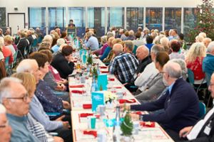 Fast 300 Arburg-Senioren samt Begleitung nahmen  an der Weihnachtsfeier teil. Zusammen mit den Arburg-Gesellschaftern verbrachten sie einen festlichen Abend. Foto: Arburg Foto: Schwarzwälder Bote