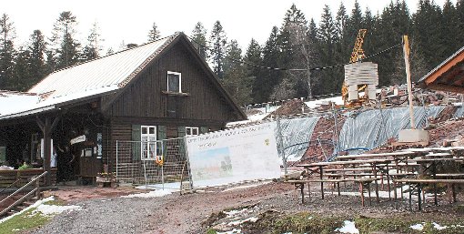 Bereits seit November vorigen Jahres sind Bauarbeiten im Gange. Foto: Schleeh Foto: Schwarzwälder-Bote