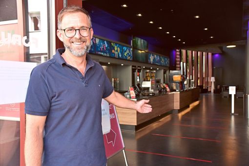 Geschäftsführer Jan Marc Maier hofft, dass das neue Bond-Abenteuer viele Zuschauer ins Lahrer Kino lockt. Foto: Schabel