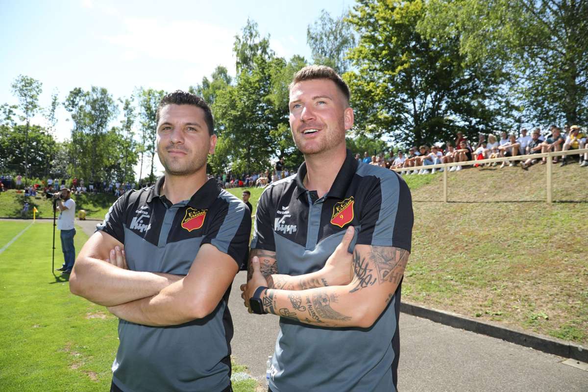 Sie stehen für den Erfolg des FC Holzhausen: Emanuele Ingrao (links) und Pascal Reinhardt.  Foto: Wagner