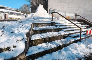 Die Erneuerung der Treppe an der Grundschule ist mit 40.000 Euro nachträglich in die Liste aufgenommen worden. Foto: Ziechaus