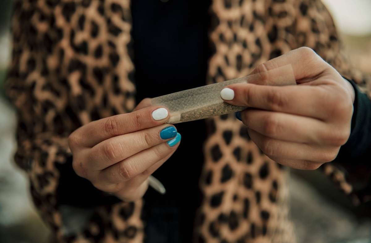 Legales Cannabis für den Joint soll Steuereinnahmen bringen und Polizeikosten sparen. Foto: imago//Aitor Carrera Porta