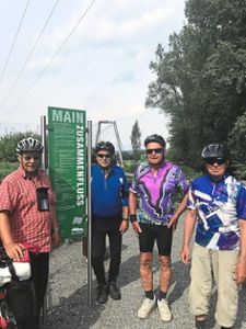 Ernst Schifferdecker (von links), Bernd Müller, Franz Bösinger und Erich Bösinger genießen die Radtour am Main.  Foto: Hettich-Marull Foto: Schwarzwälder-Bote