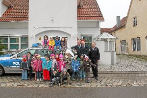 Die Kinder des Kindergartens Zehntscheuer waren vom Besuch bei der Polizei richtig begeistert.  Fotos: Rothfuß Foto: Schwarzwälder-Bote