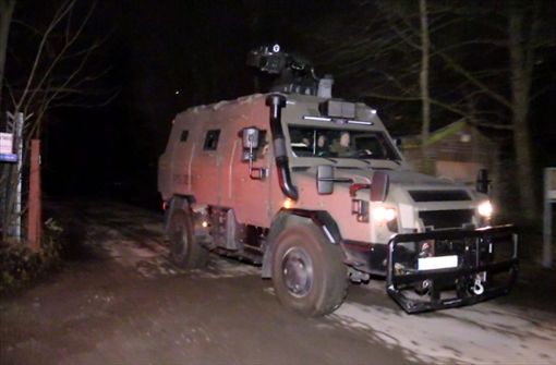 Auch ein Polizeipanzer kam bei der Drogenrazzia in Nordrhein-Westfalen und im Zollernalbkreis zum Einsatz. (Archivbild) Foto: dpa/Justin Brosch