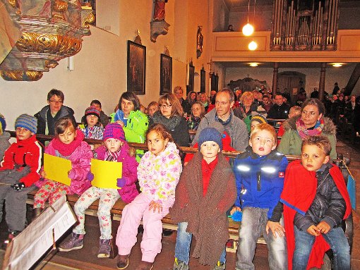 Die Kinder spielten die wichtigste Rolle beim Martinsumzug in Benzingen – auch anschließend in der Kirche. Foto: Böhme Foto: Schwarzwälder-Bote