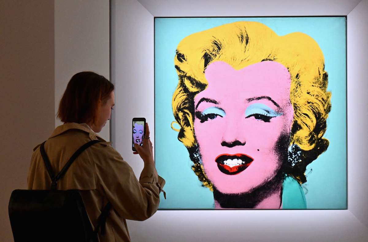 Das 1964 entstandene „Shot Sage Blue Marilyn“ ist nun das teuerste je versteigerte Kunstwerk aus dem 20. Jahrhundert. Foto: AFP/ANGELA WEISS