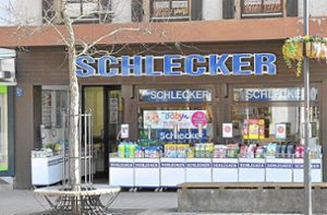 In der Schlecker-Filiale in Schramberg-Tal in der Hauptstraße gab es auch Frischwurst und -fleisch. Sie schloss zum 24. März. Foto: Wegner/Borho
