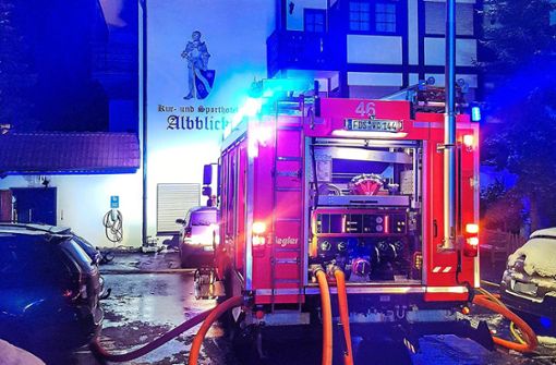 Großeinsatz in der Nacht von Samstag auf Sonntag: Im Vital- und Wellnesshotel Albblick in Salzstetten kam es zu einem Kellerbrand. Das Hotel musse evakuiert werden. Foto: Feuerwehr Waldachtal