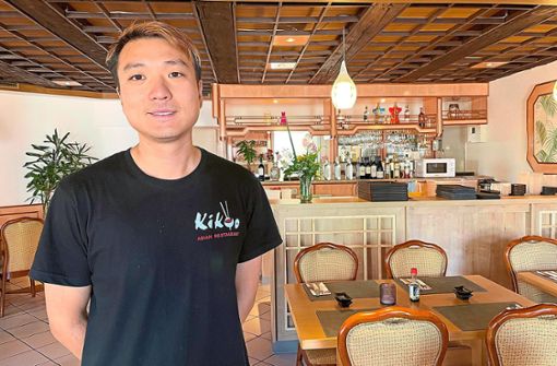 Lin Yizhou im asiatischen Restaurant Kikoo, das er in der St. Georgener Innenstadt eröffnet hat. Die Testphase ist abgeschlossen – mit zufriedenstellendem Ergebnis, wie der Gastronom findet. Foto: Moser