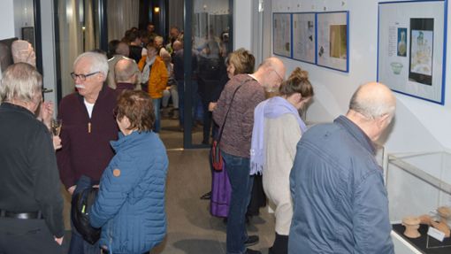 Die Ausstellung „Funde erzählen Geschichte“ in der Ortsverwaltung Rötenberg ist eröffnet. Foto: Herzog