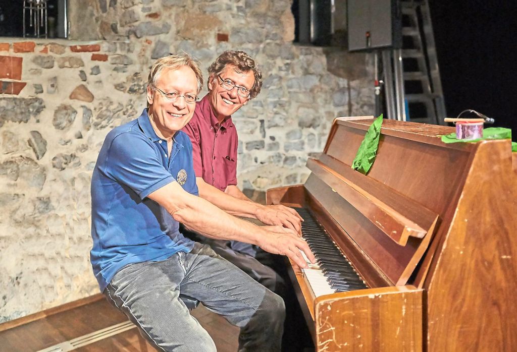 Walle Sayer (links) und Michael Grüber  am Klavier  Foto: Lück Foto: Schwarzwälder Bote