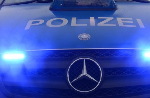 Eine 81 Jahre alte, demente Frau ist von einem unbekannten Täter um mehrere Tausend Euro gebracht worden - diese und weitere Meldungen der Polizei aus der Region Stuttgart. Foto: dpa