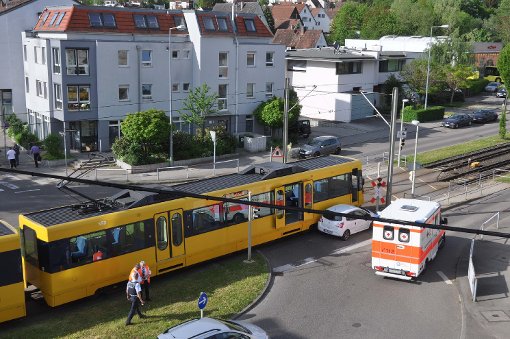 Unfälle zwischen Stadtbahnen und Autos - wie hier in Botnang - sind in Stuttgart keine Seltenheit.  Foto: Andreas Rosar Fotoagentur-Stuttgart