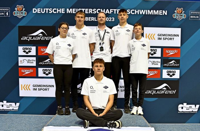 In allen Lagen zu Hause: Nick Beratz vom SSV Lahr gelingt ein Schwimmer-Kunststück
