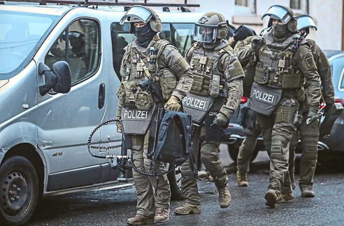 Großer Polizeieinsatz: SEK stürmt in Schwenningen Wohnhäuser