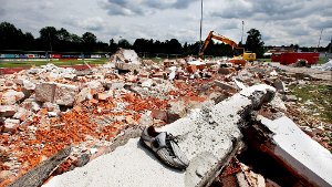 Au-Stadion: Tribüne komplett abgerissen