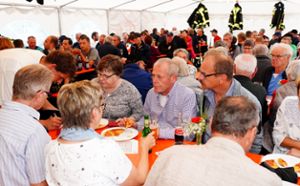 Beim ersten Feuerwehrfest in Altheim war das Zelt meistens voll. Foto: Morlok Foto: Schwarzwälder Bote