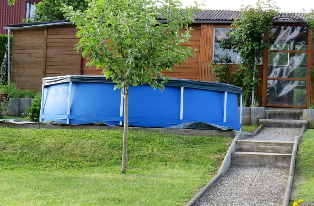 Ärger in Holzhausen: Pool mit illegaler Wasserzuleitung aufgebaut
