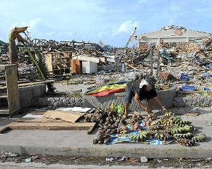 Viele Menschen auf den Philippinen stehen nach dem verheerenden Taifun vor dem Nichts und kämpfen ums Überleben – wie auch die Angehörigen von Glenda Beutler aus Haiterbach.  Foto: dpa