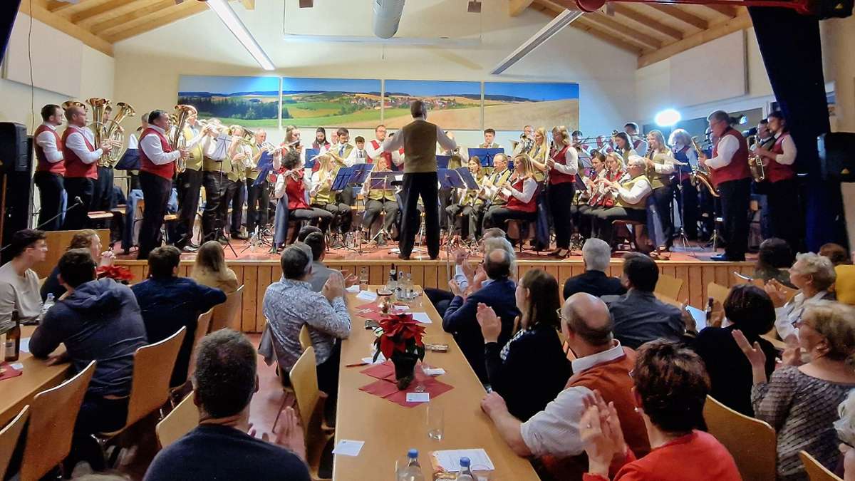 Konzert in Blumberg: 60 Musiker begeistern in Kommingen