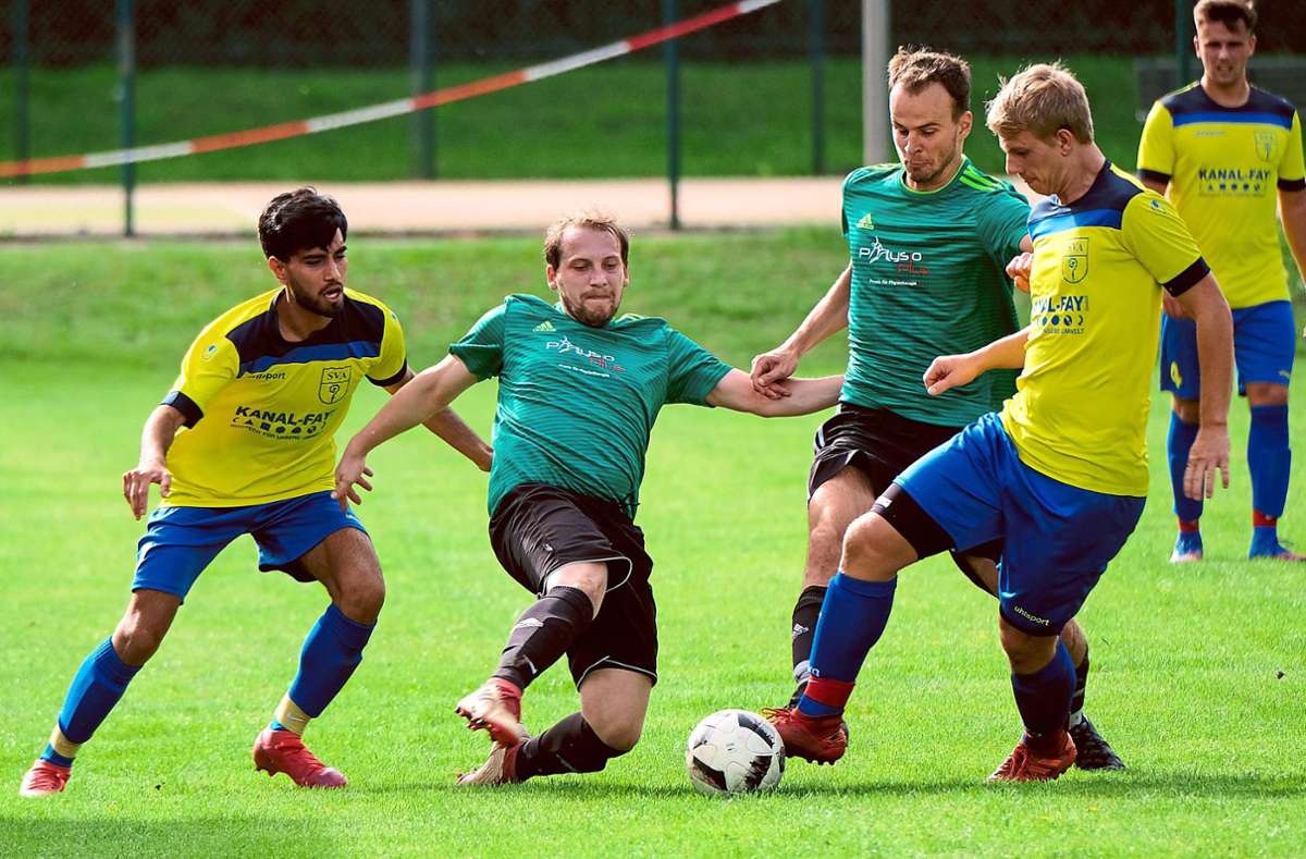 Der SV Alpirsbach-Rötenbach (gelb) war nach der Spielabsage der SG Herzogsweiler-Durrweiler kamplos ins Finale eingezogen. Zuletzt siegte der SV in der Liga gegen die SG Hopfau/Leinstetten (grün). Foto: Fritsch