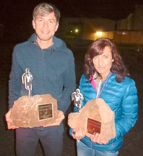 Seriensieger mit   Wanderpokalen: Martina Kugele und Daniel Kirchenbauer sind echte Bergspezialisten.  Foto: Nothacker Foto: Schwarzwälder-Bote