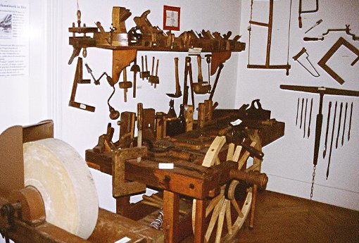 Historische Gerätschaften sind im Bitzer Dorfmuseum ausgestellt. Das Bild zeigt die Wagnerwerkstatt. Foto: Schwarzwälder-Bote