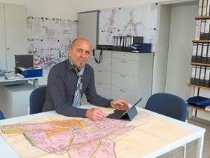 Die Zusammenarbeit mit seinen neuen Kollegen bezeichnet  Stadtbaumeister  Volkhard Leetz  als sehr gut und zielorientiert. Foto: Mutschler Foto: Schwarzwälder Bote