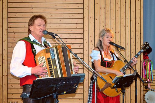 Das Duo Kaltenbrunn aus Löffingen begleitet den Seniorennachmittag musikalisch. Foto: Bantle Foto: Schwarzwälder Bote