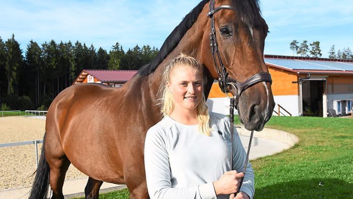 Alina Hertwig vom RSC Salzstetten erhält Reiterabzeichen
