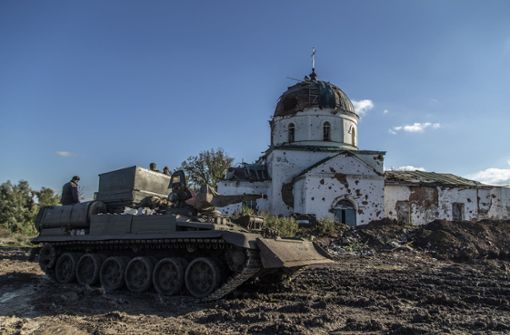 Russische Soldaten sind geflohen, der  Panzer bleibt zurück. Foto: dpa/Oleksandr Ratushniak