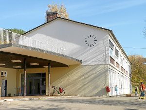 Seit 1996 steht die Grundschule in Aach an dieser Stelle. Sie bleibt, wird aber zur Außenstelle von Dornstetten.  Foto: Haier