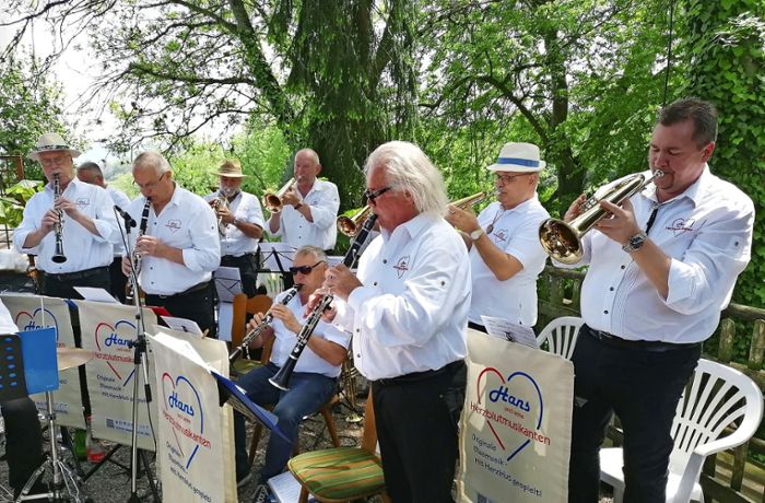 Auftritt in Ettenheimweiler: „Hans und seine Herzblutmusikanten“ starten in die Freiluftsaison
