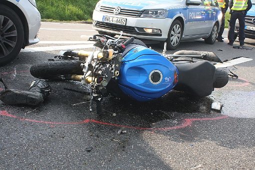 Am Freitagnachmittag ist bei einem Unfall auf der L 409 bei Sulz ein 49-jähriger Motorradfahrer tödlich verunglückt. (Symbolfoto) Foto: Bartler-Team