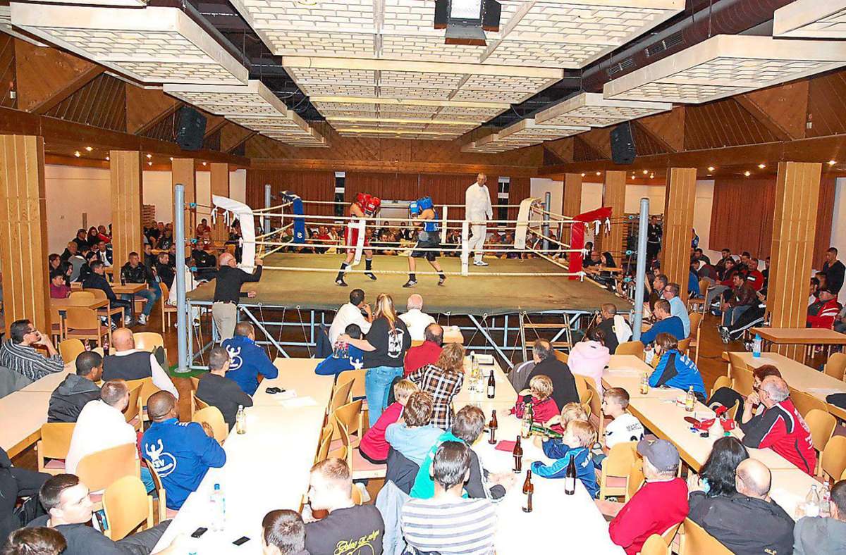Schäfer organisierte die Kampfturniere in der Stadthalle mit.
